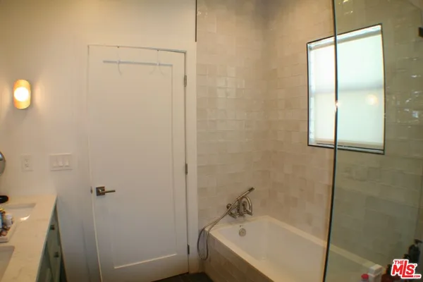 $5,995 | 8587 1/2 Rugby Drive, West Hollywood, CA 90069