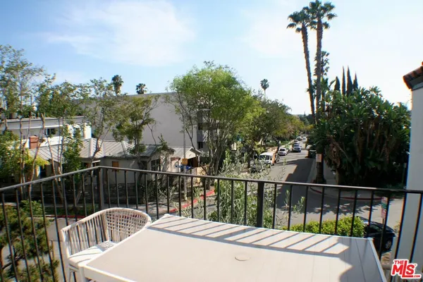 $5,995 | 8587 1/2 Rugby Drive, West Hollywood, CA 90069