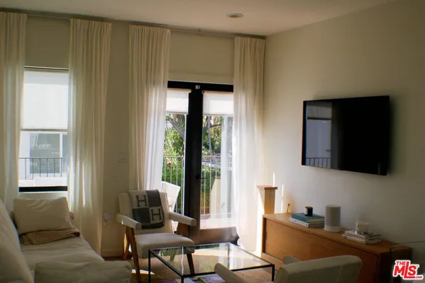 $5,995 | 8587 1/2 Rugby Drive, West Hollywood, CA 90069