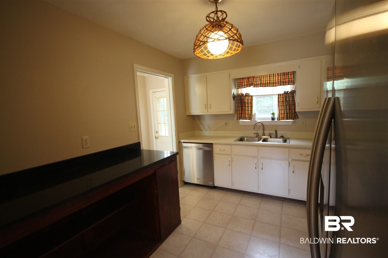 21895 4th Street Silverhill, AL 36576 - Photo 9 of 25