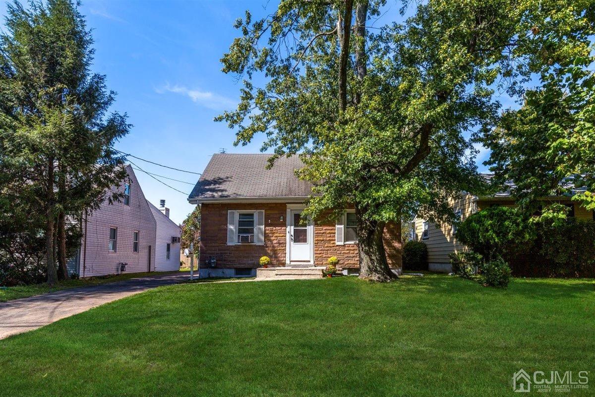 284 Old Post Road Edison, NJ 08817 - Photo 4 of 27 a front view of house with yard and green space