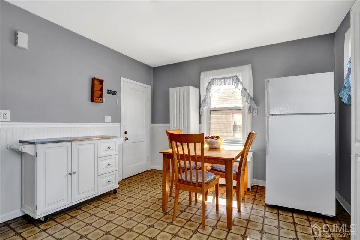 284 Old Post Road Edison, NJ 08817 - Photo 7 of 27 a dining room with furniture and window