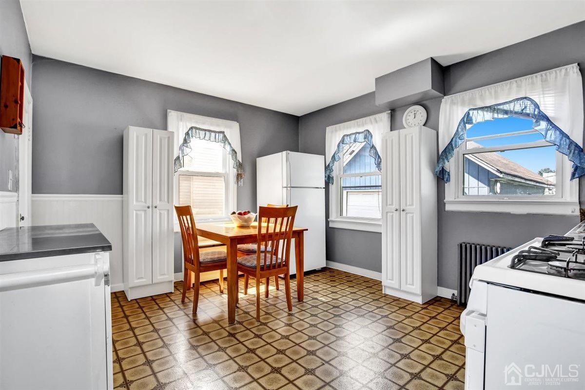 284 Old Post Road Edison, NJ 08817 - Photo 9 of 27 a dining room with furniture and window