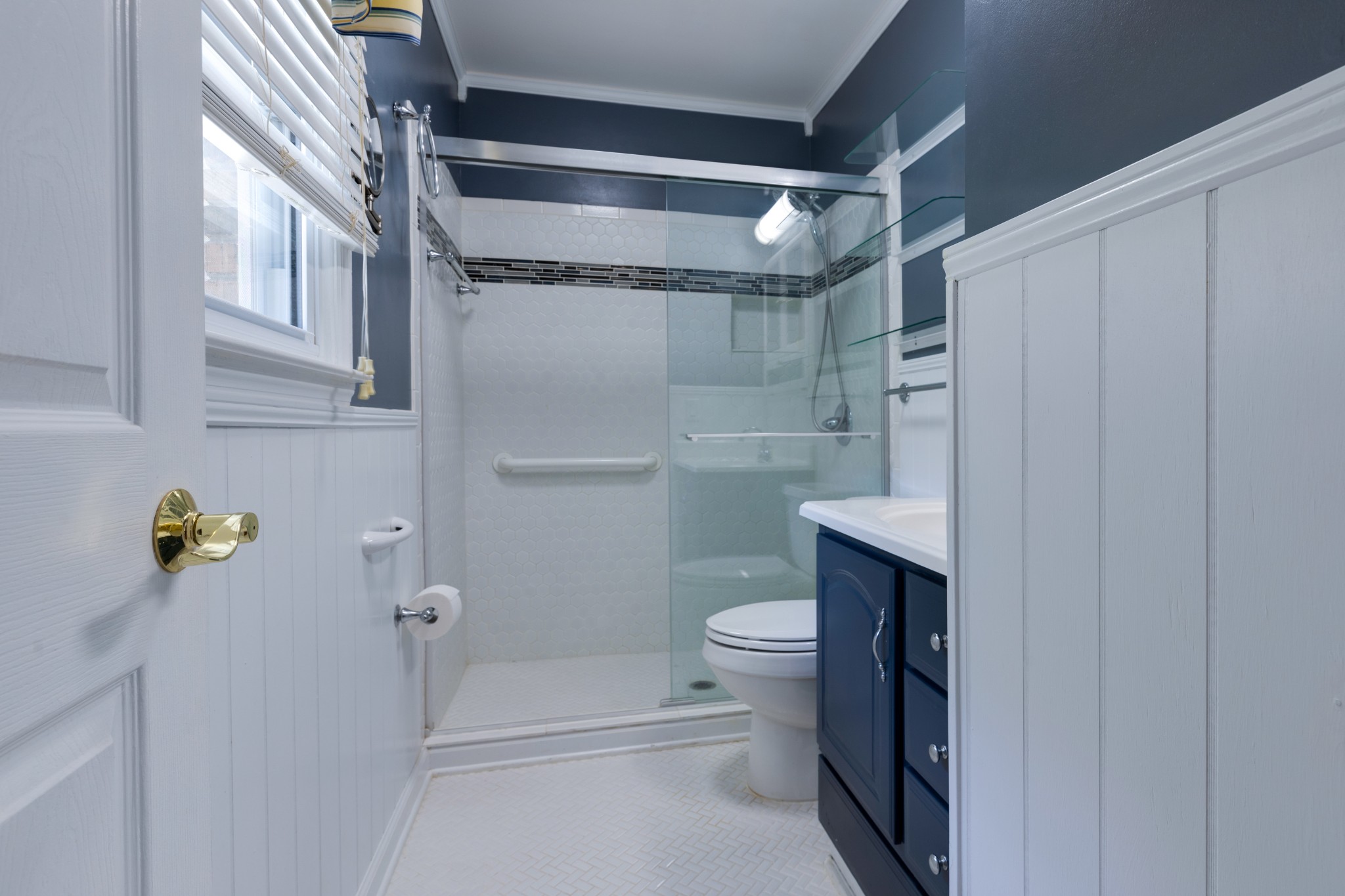 508 Ridgemont Drive Dickson, TN 37055 - Photo 28 of 44 a bathroom with a shower and a toilet