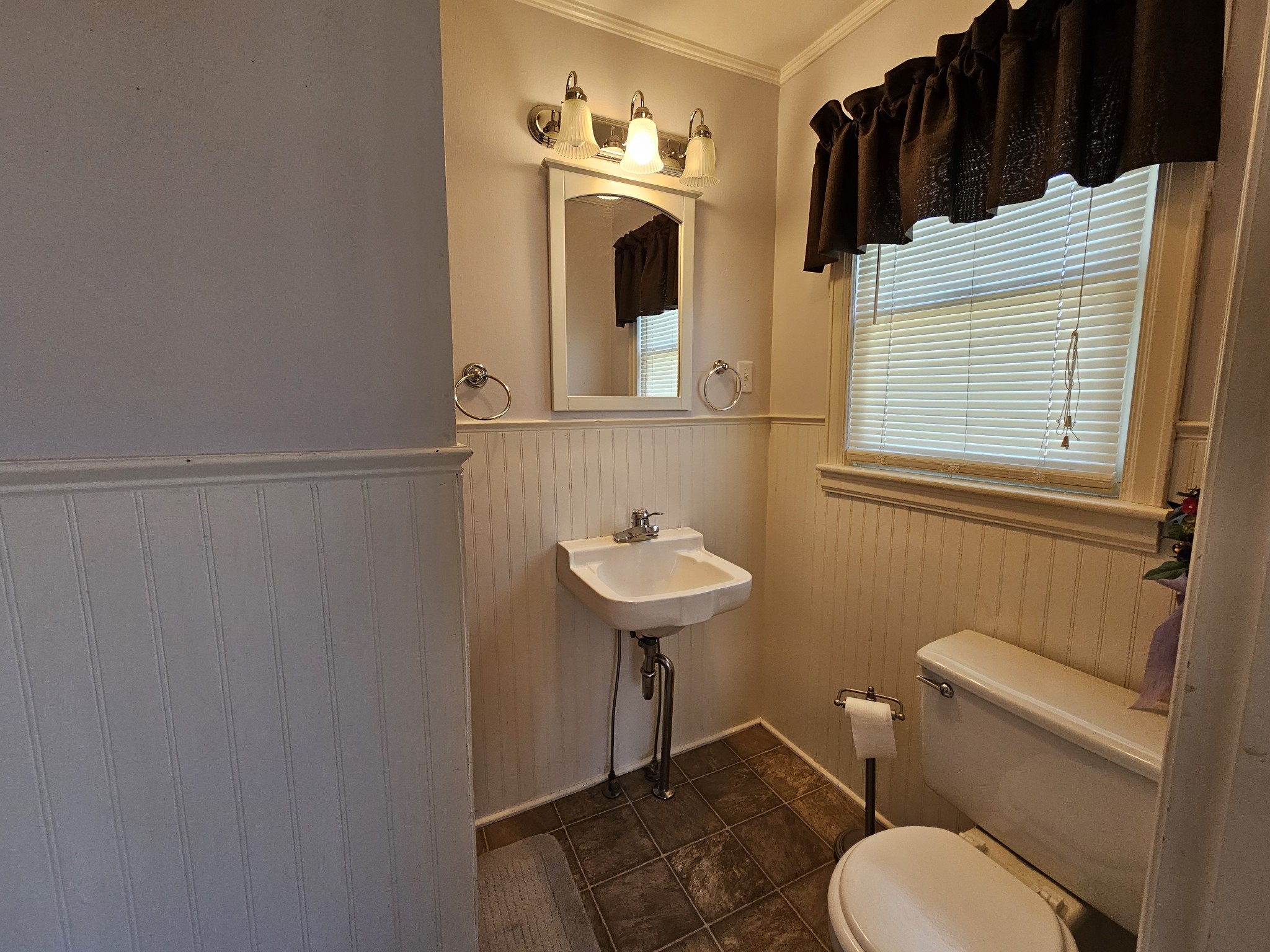 612 Jackson Avenue Carthage, TN 37030 - Photo 63 of 65 a bathroom with a toilet a sink and mirror