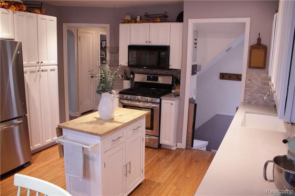 2080 Harvard Road Berkley, MI 48072 - Photo 2 of 32