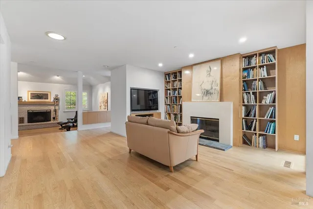 $949,000 | 668 Wild Oak Drive, Santa Rosa, CA 95409