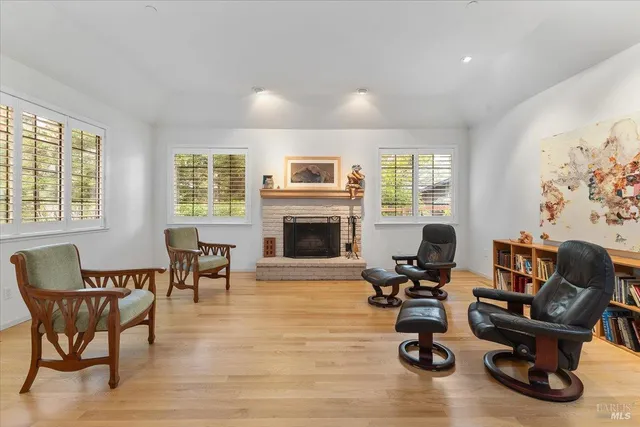 $949,000 | 668 Wild Oak Drive, Santa Rosa, CA 95409