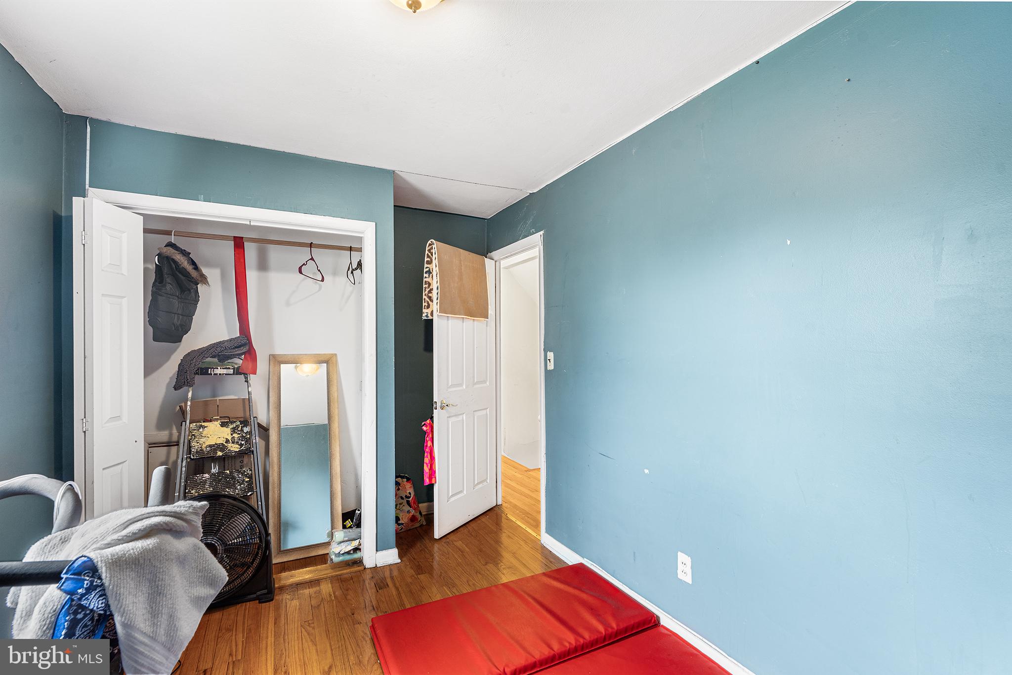 80 Nancy Lane Ewing, NJ 08638 - Photo 23 of 33 a living room with furniture