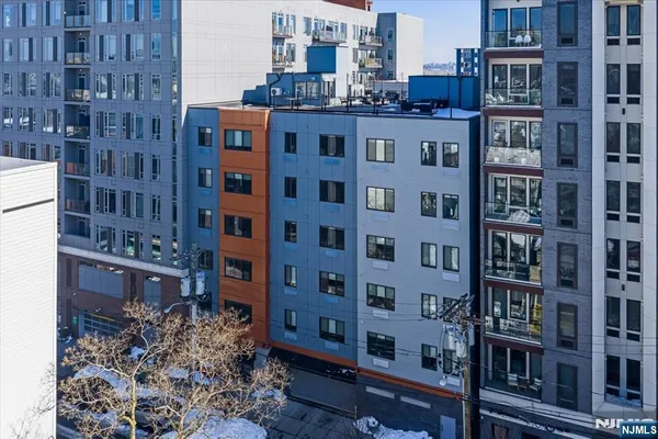 $2,850 | 424 Whiton Street, Unit 304, Jersey City, NJ 07304