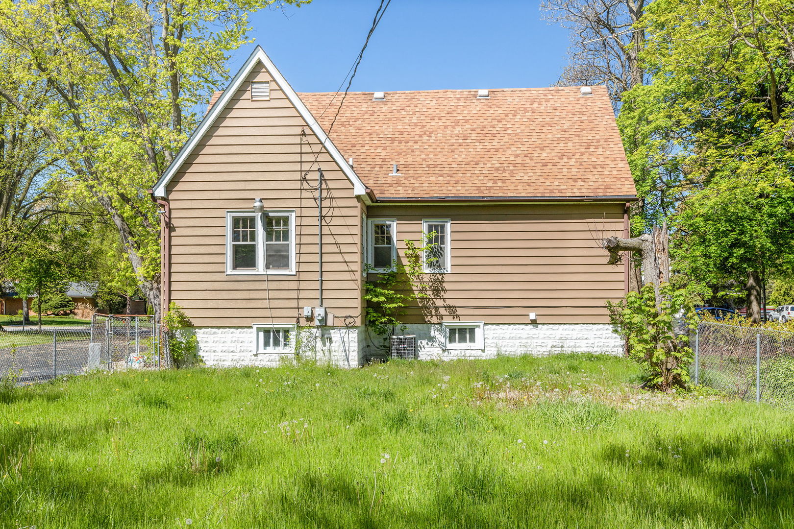 409 Blackhawk Drive Westmont, IL 60559 - Photo 2 of 20