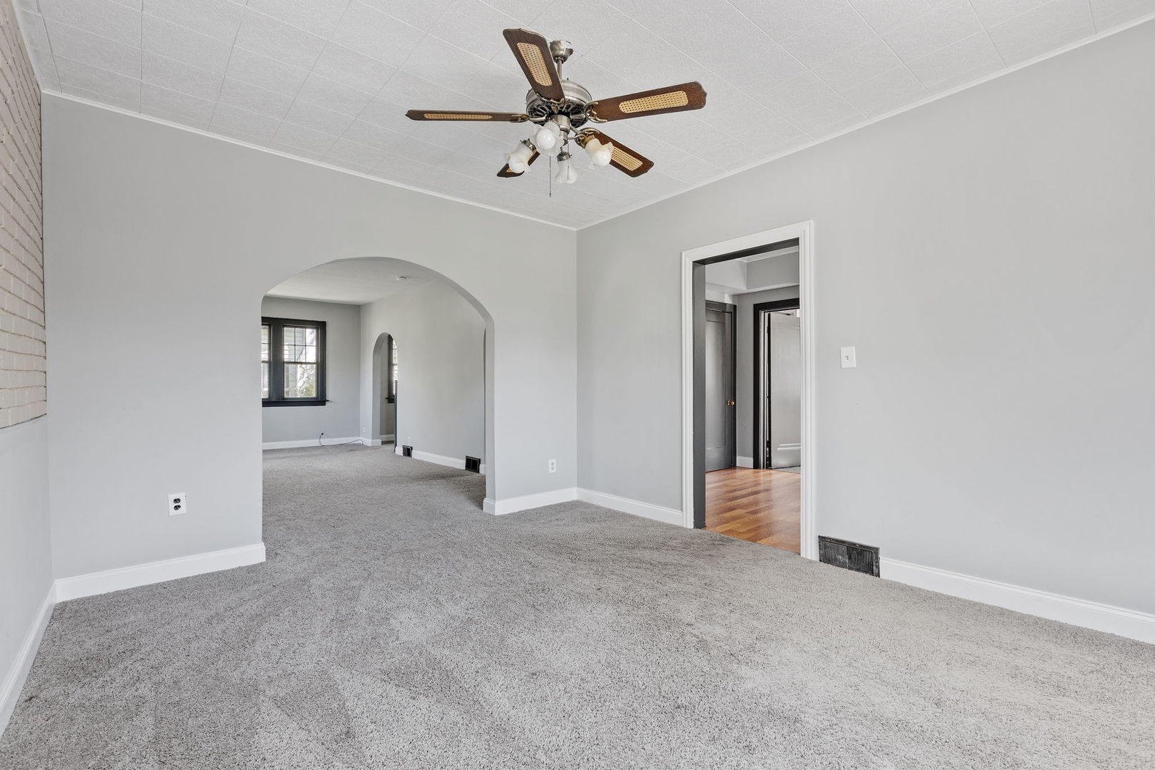 409 Blackhawk Drive Westmont, IL 60559 - Photo 14 of 20