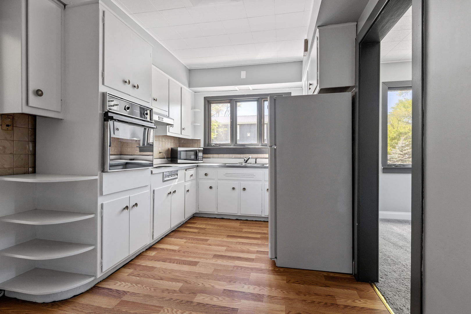 409 Blackhawk Drive Westmont, IL 60559 - Photo 15 of 20