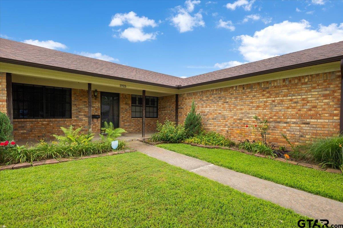 1915 Castlegate Street Henderson, TX 75654 - Photo 5 of 43