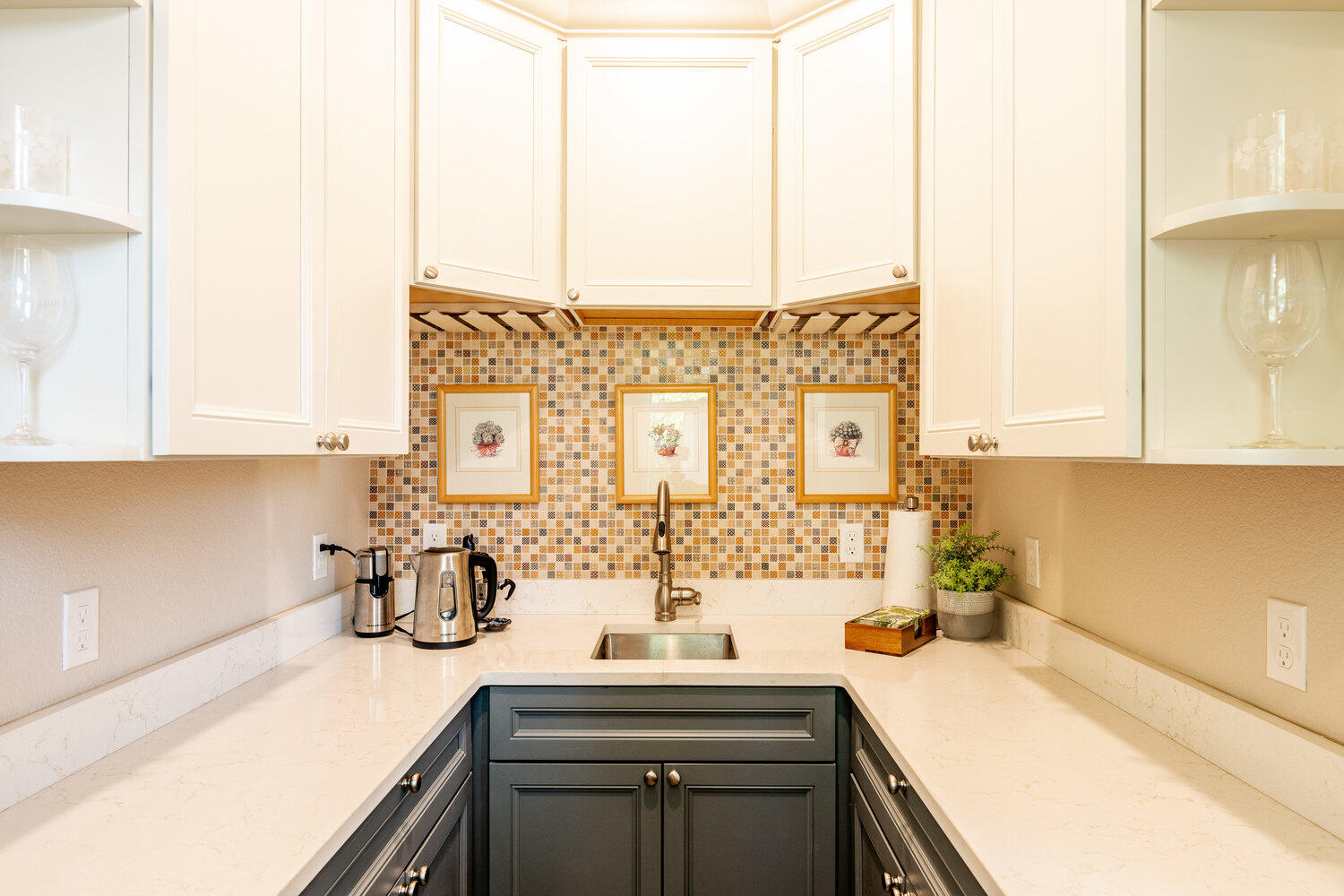 460 Smith Street Sheridan, WY 82801 - Photo 17 of 84 Wet Bar/Butler Pantry