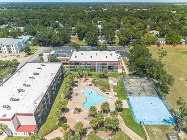 $2,200 | 2046 Beach Boulevard, Unit 326, Biloxi, MS 39531