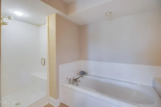 $2,400 | 2046 Beach Boulevard, Unit 326, Biloxi, MS 39531