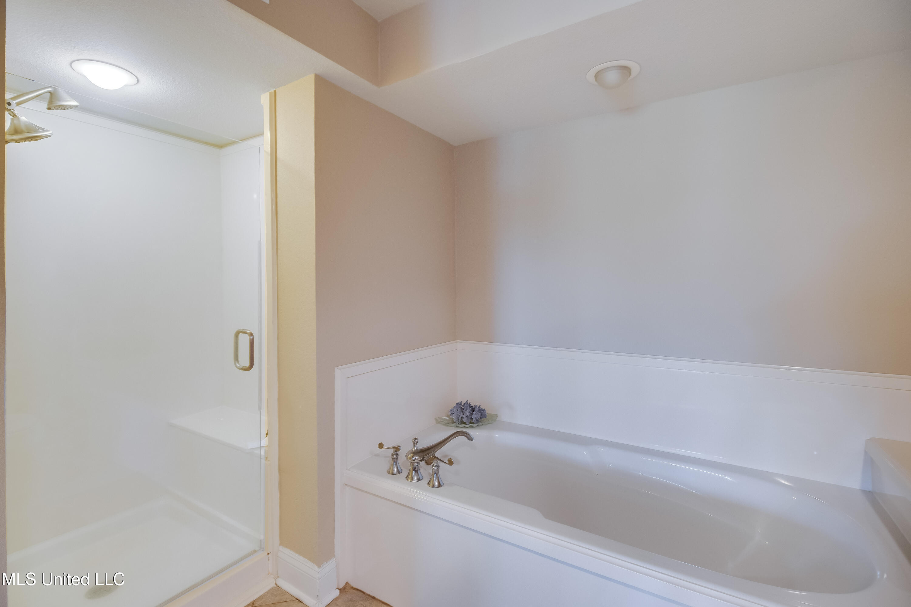 2046 Beach Boulevard, Unit 326 Biloxi, MS 39531 - Photo 13 of 23 IMG_9888-2