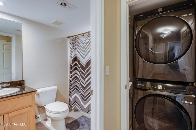 $2,400 | 2046 Beach Boulevard, Unit 326, Biloxi, MS 39531