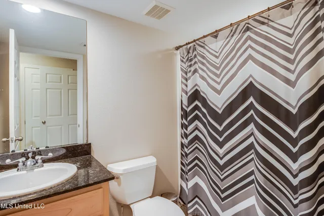 $2,400 | 2046 Beach Boulevard, Unit 326, Biloxi, MS 39531