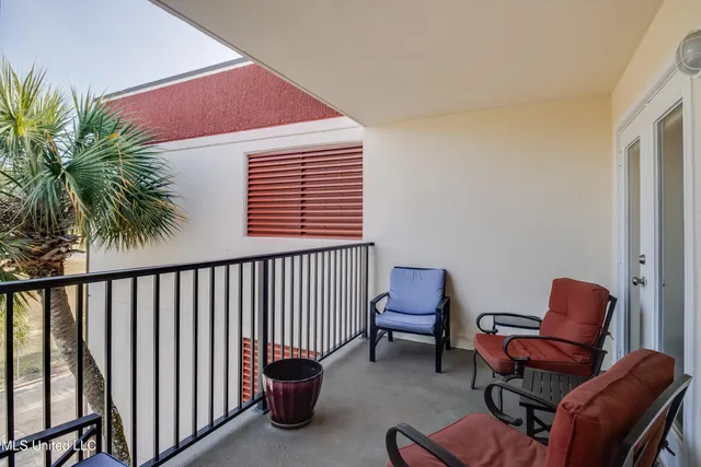 $2,400 | 2046 Beach Boulevard, Unit 326, Biloxi, MS 39531