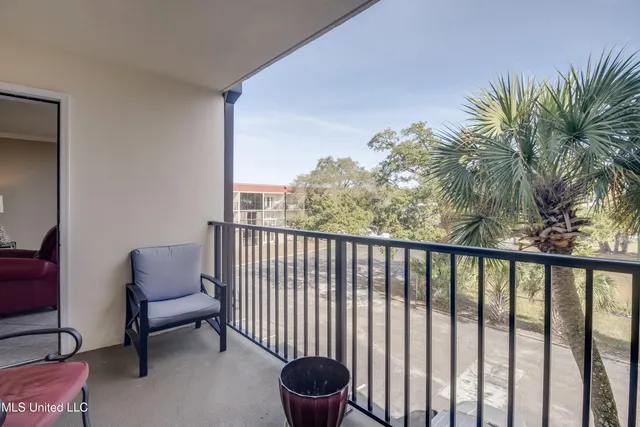 $2,400 | 2046 Beach Boulevard, Unit 326, Biloxi, MS 39531
