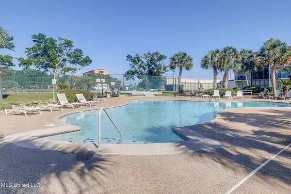 $2,200 | 2046 Beach Boulevard, Unit 326, Biloxi, MS 39531