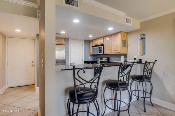 $2,200 | 2046 Beach Boulevard, Unit 326, Biloxi, MS 39531