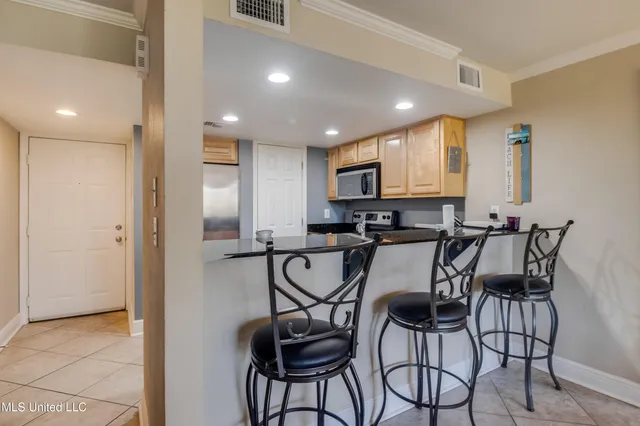 $2,400 | 2046 Beach Boulevard, Unit 326, Biloxi, MS 39531