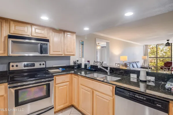 $2,200 | 2046 Beach Boulevard, Unit 326, Biloxi, MS 39531