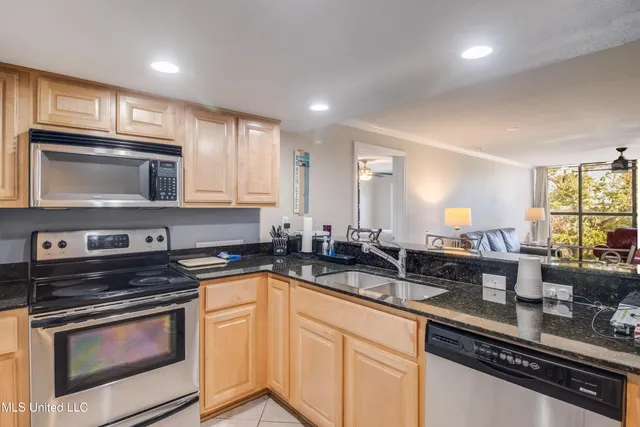 $2,400 | 2046 Beach Boulevard, Unit 326, Biloxi, MS 39531