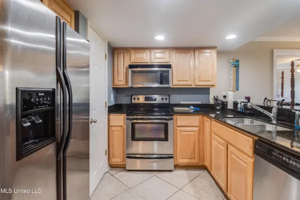 $2,200 | 2046 Beach Boulevard, Unit 326, Biloxi, MS 39531