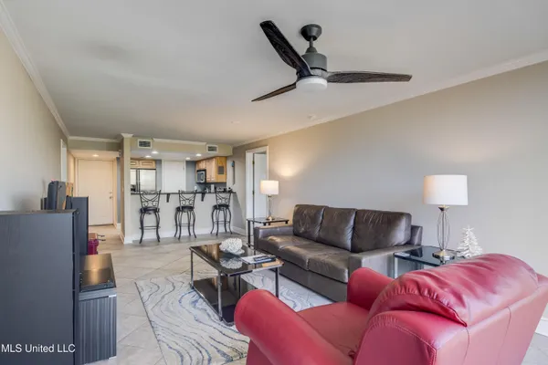 $2,200 | 2046 Beach Boulevard, Unit 326, Biloxi, MS 39531