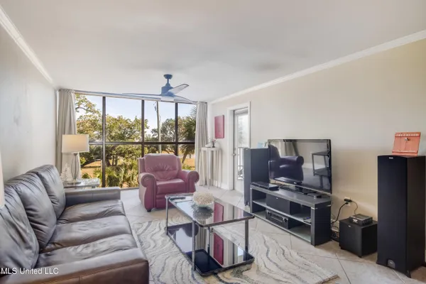 $2,200 | 2046 Beach Boulevard, Unit 326, Biloxi, MS 39531