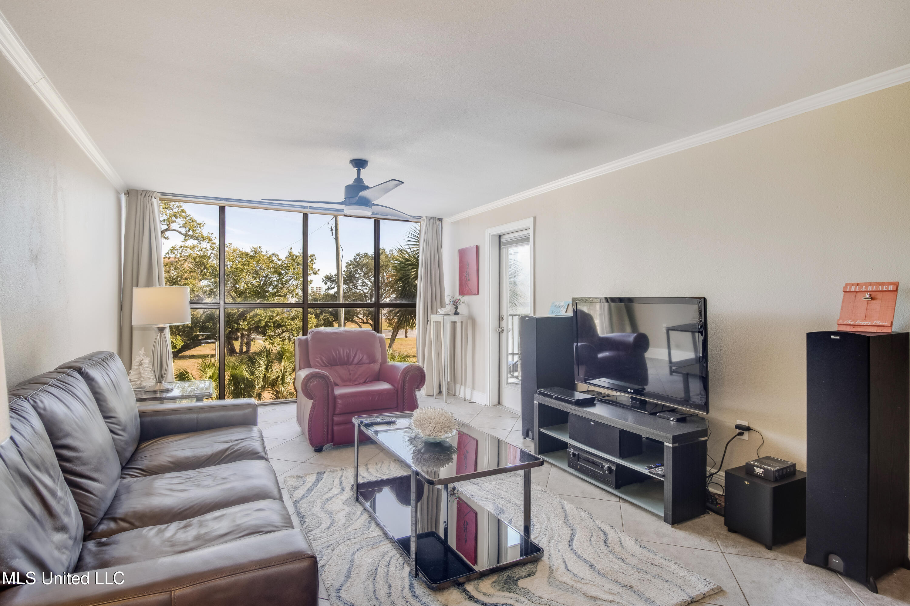 2046 Beach Boulevard, Unit 326 Biloxi, MS 39531 - Photo 7 of 23 IMG_9840