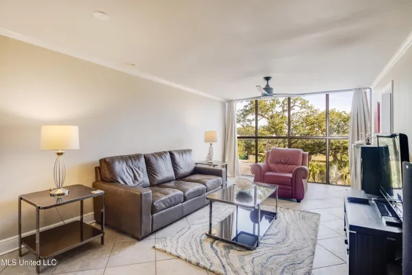 $2,200 | 2046 Beach Boulevard, Unit 326, Biloxi, MS 39531