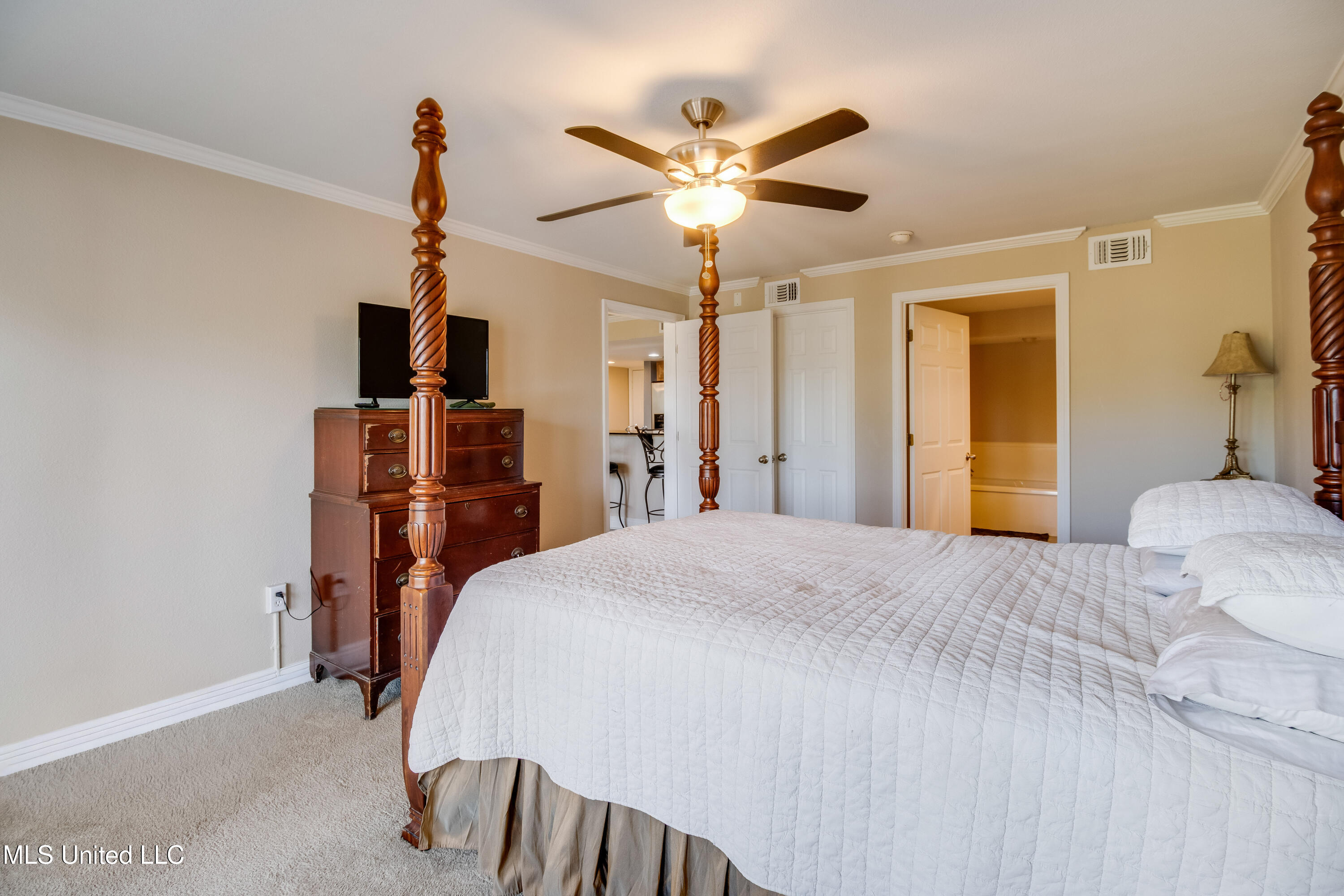 2046 Beach Boulevard, Unit 326 Biloxi, MS 39531 - Photo 10 of 23 IMG_9873