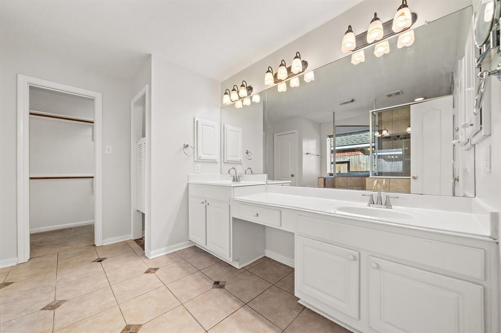 3310 Shadowchase Drive Houston, TX 77082 - Photo 9 of 17