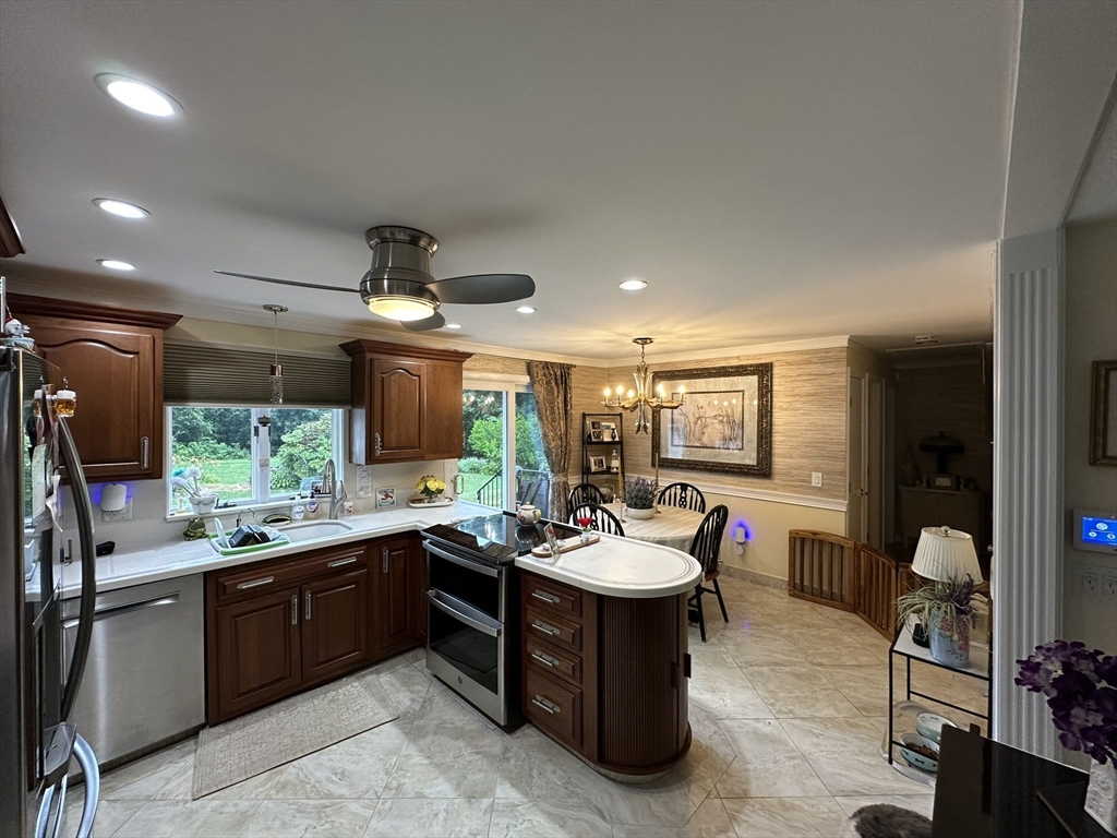 20 Wedgewood Road Worcester, MA 01602 - Photo 2 of 21