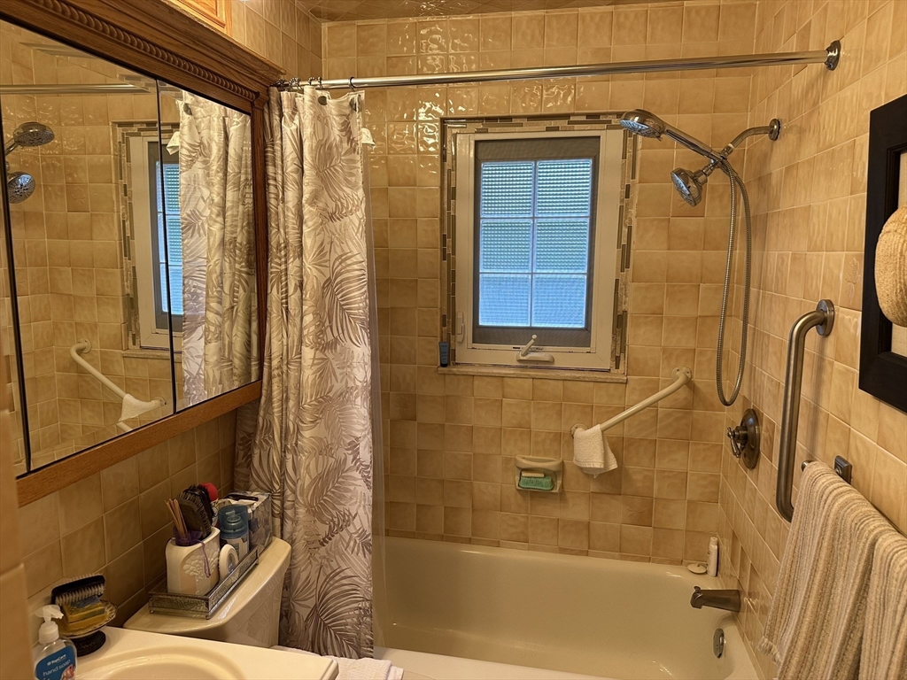 20 Wedgewood Road Worcester, MA 01602 - Photo 6 of 21