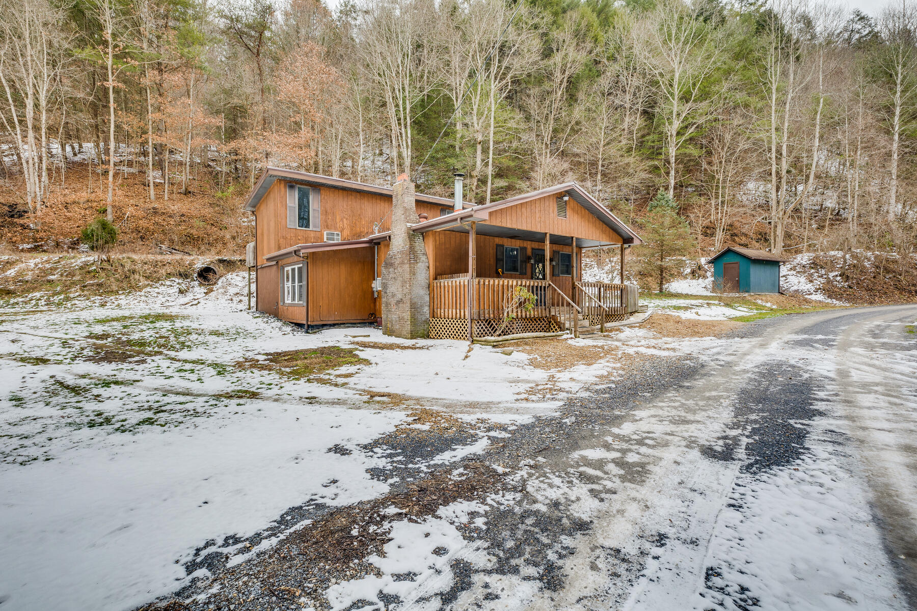 6309 Wolf Run Road Bristol, VA 24202 - Photo 1 of 58 002