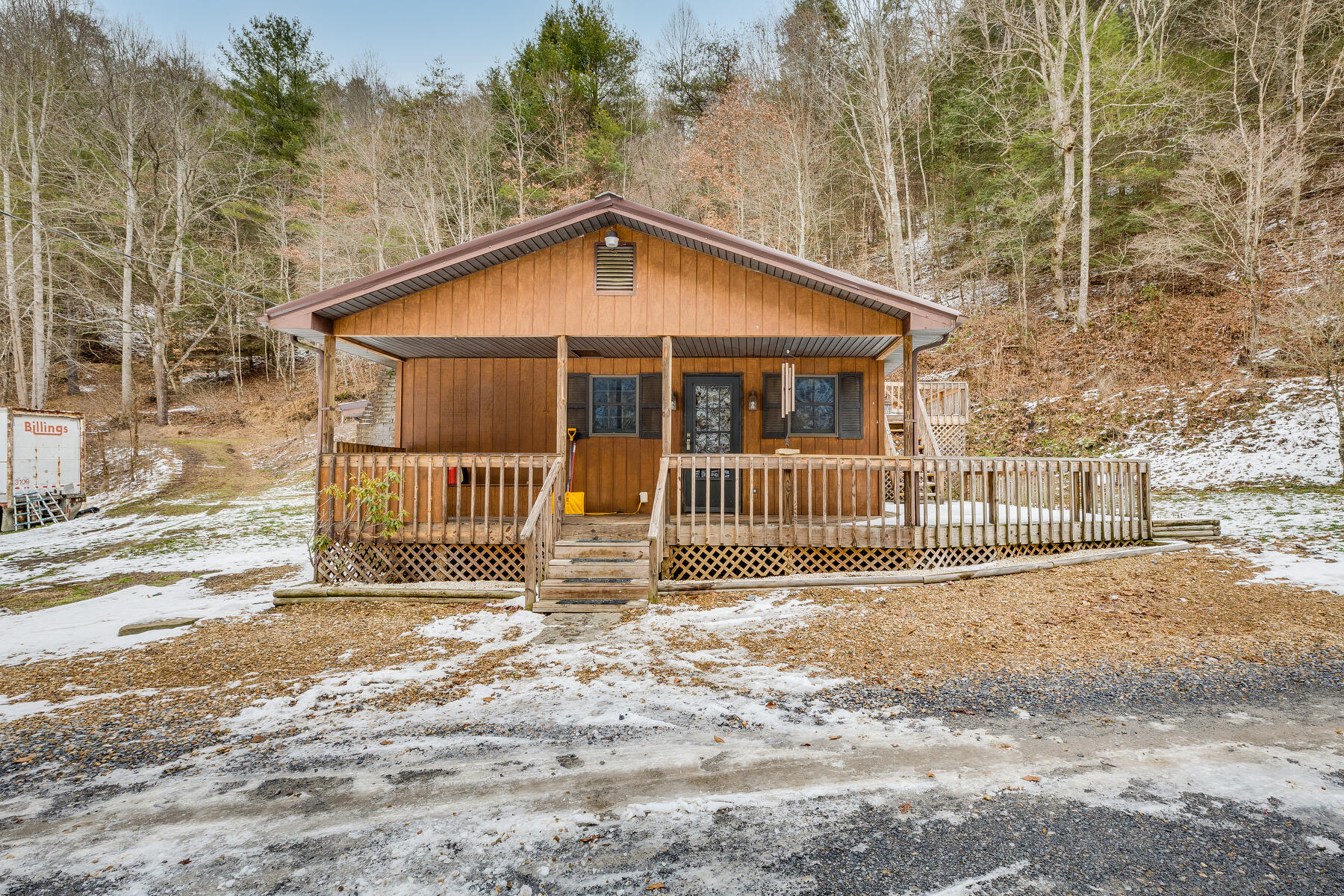 6309 Wolf Run Road Bristol, VA 24202 - Photo 2 of 58 001