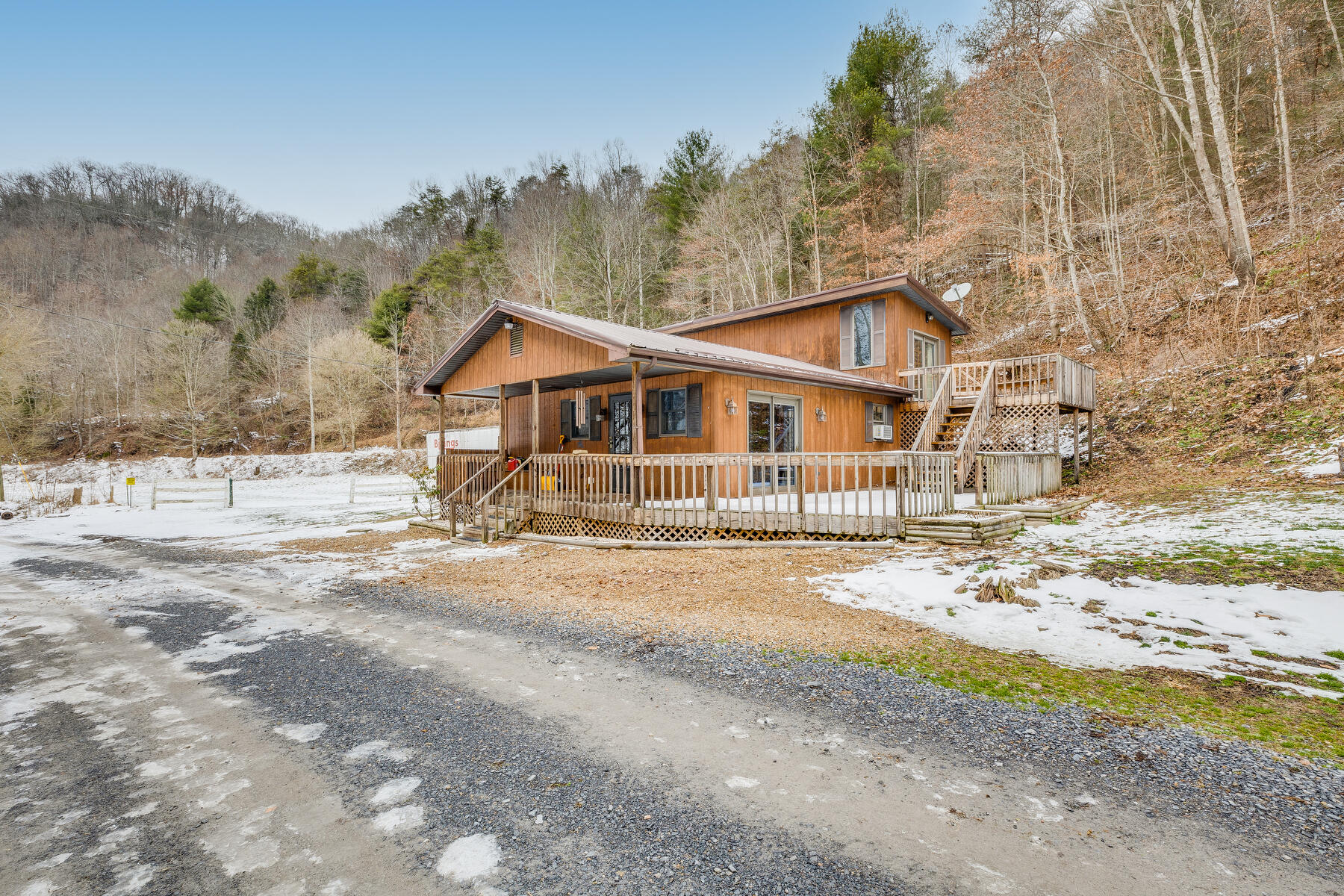 6309 Wolf Run Road Bristol, VA 24202 - Photo 3 of 58 003