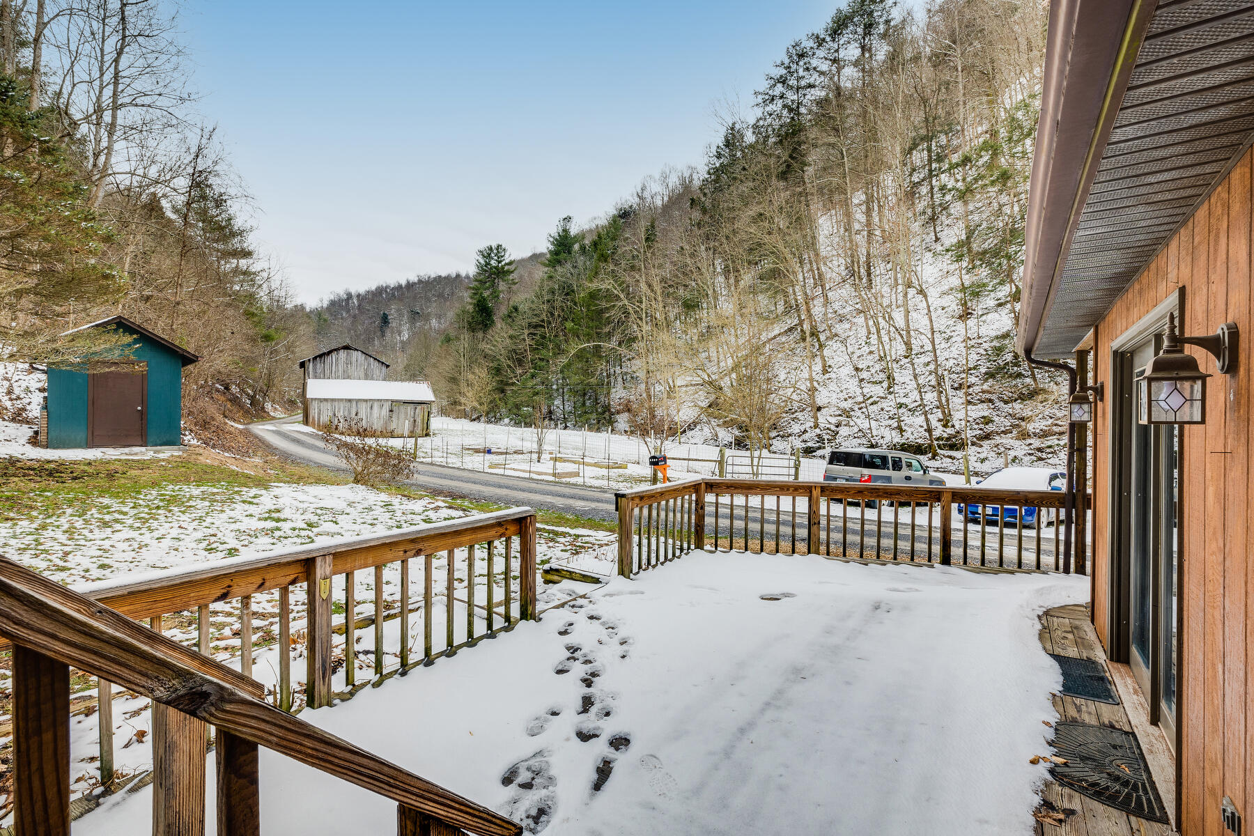 6309 Wolf Run Road Bristol, VA 24202 - Photo 5 of 58 005