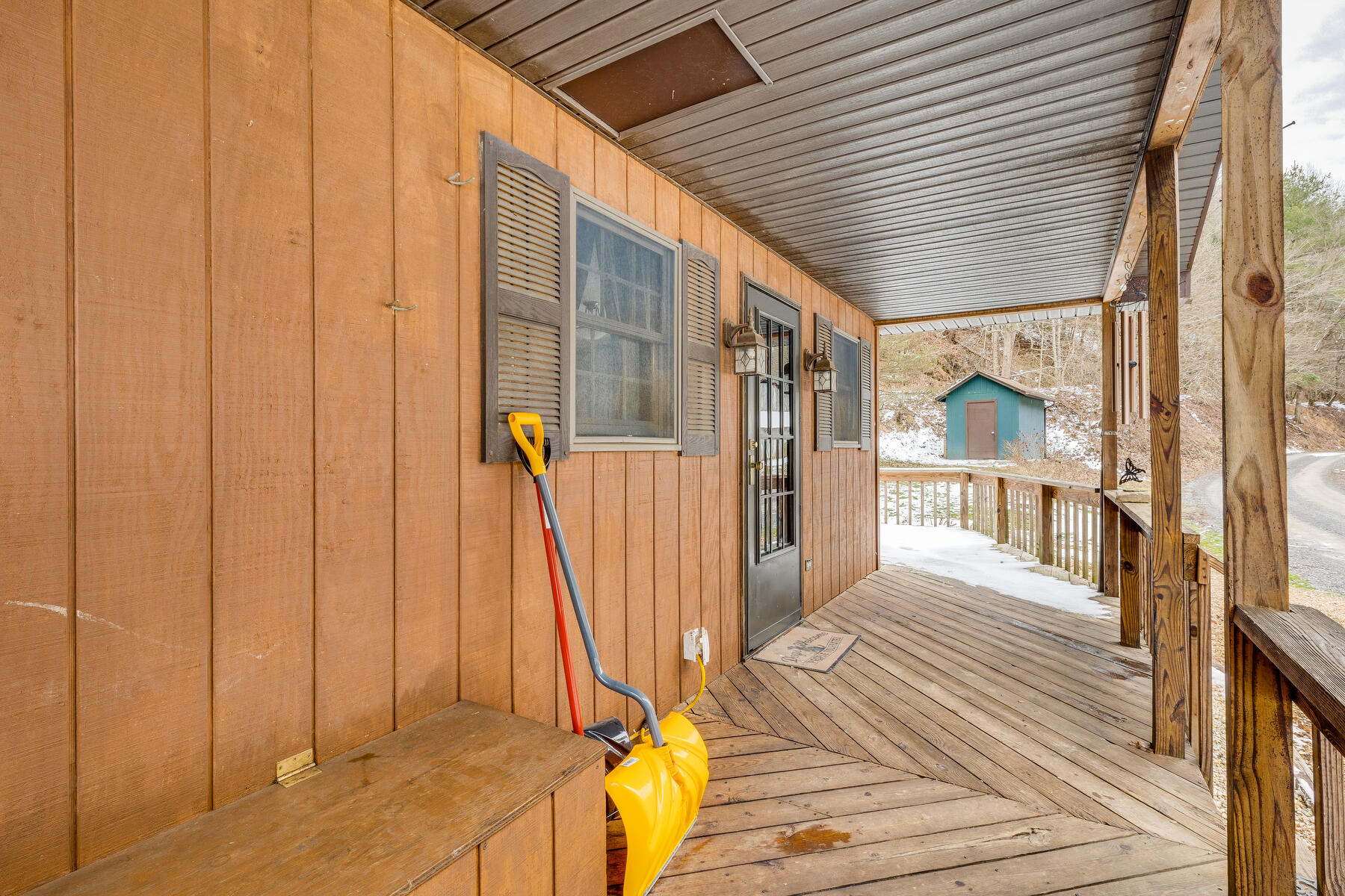 6309 Wolf Run Road Bristol, VA 24202 - Photo 9 of 58 009