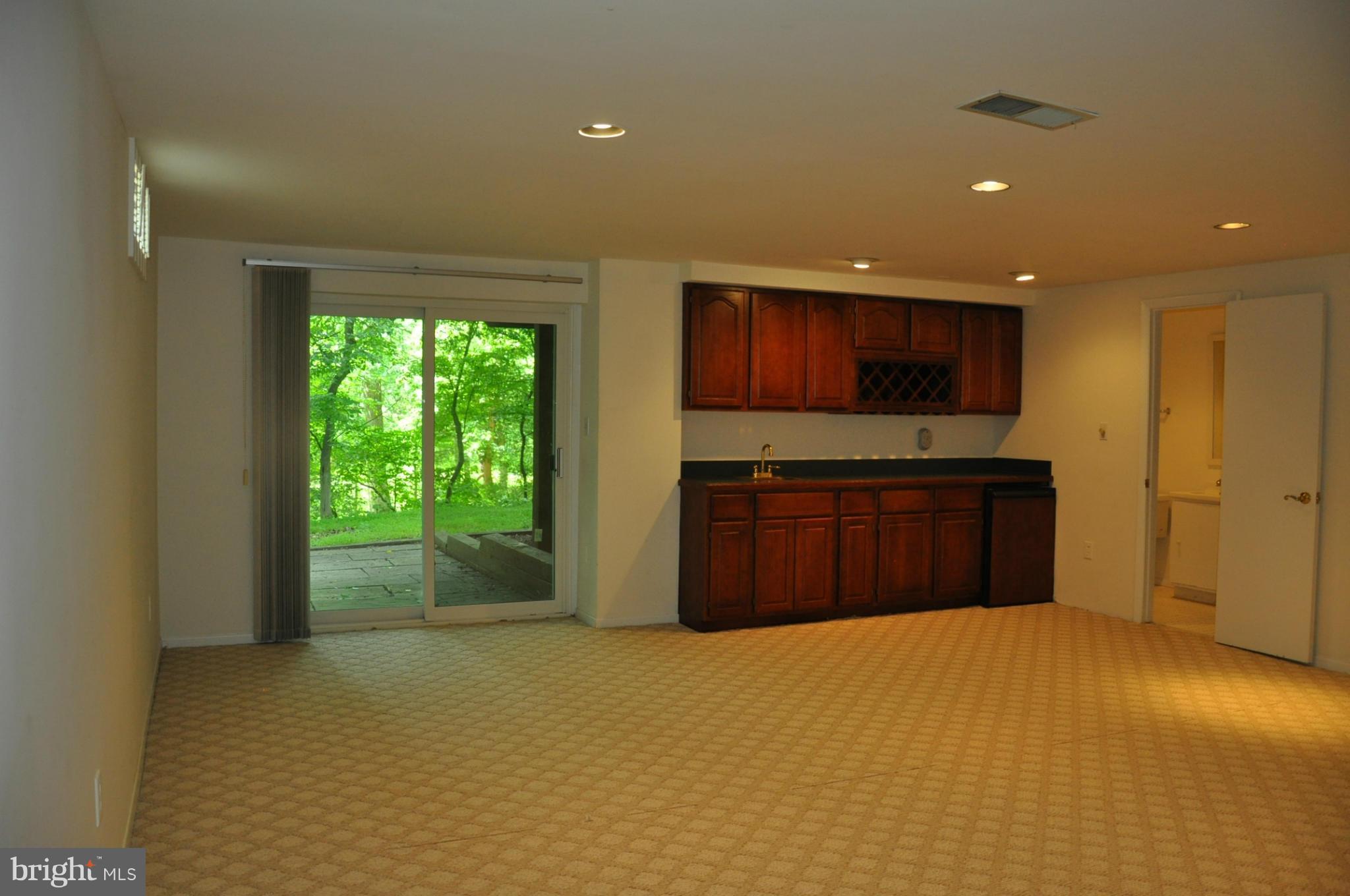 12 Starlight Court Potomac, MD 20854 - Photo 17 of 19 a kitchen with stainless steel appliances a large counter top