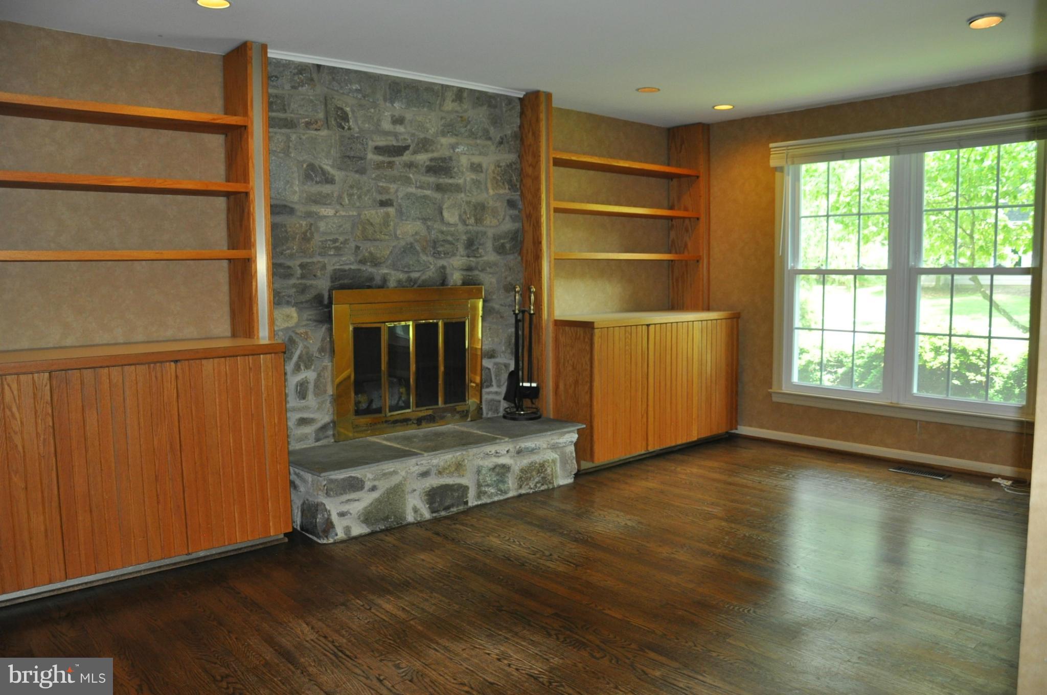 12 Starlight Court Potomac, MD 20854 - Photo 10 of 19 wooden floor fireplace and windows in an empty room