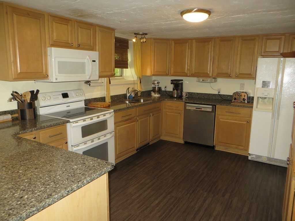 10 Allen Road Sturbridge, MA 01566 - Photo 7 of 34