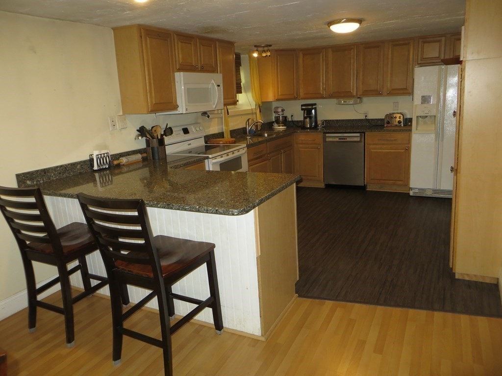 10 Allen Road Sturbridge, MA 01566 - Photo 8 of 34