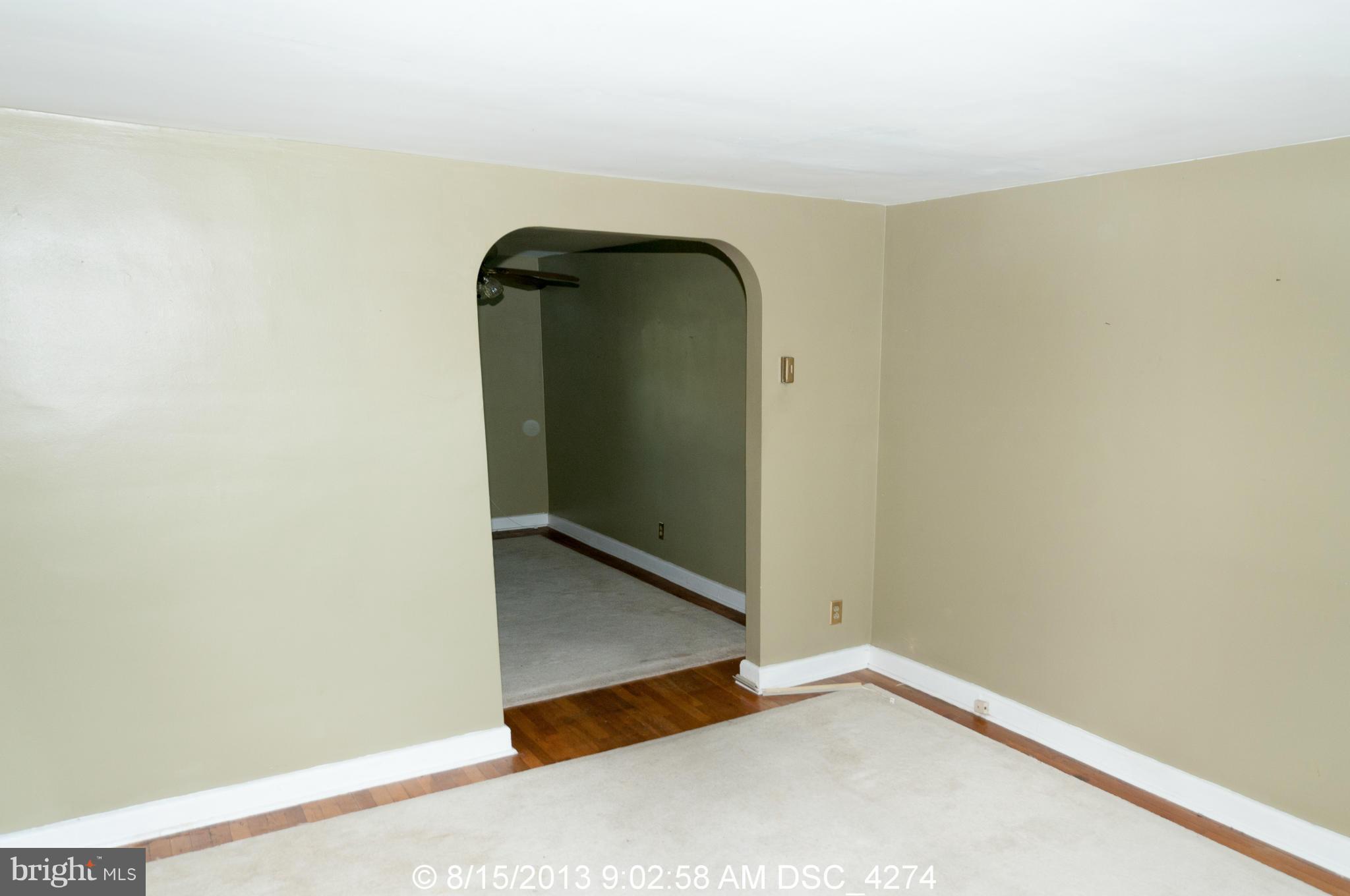 3661 Greenvale Road Baltimore, MD 21229 - Photo 2 of 12 Living Room